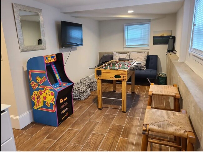 Building Photo - 41 S Dover Ave