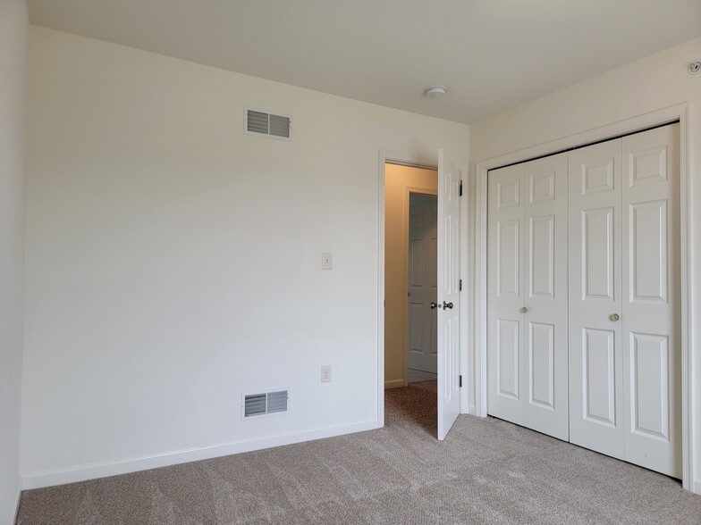 Building Photo - 74 Gable Dr