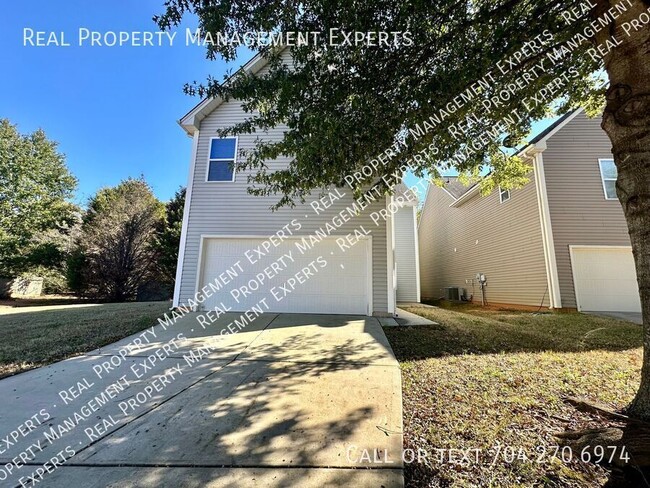 Building Photo - **MOVE IN CHRISTMAS SPECIAL!**Charming 4BR...