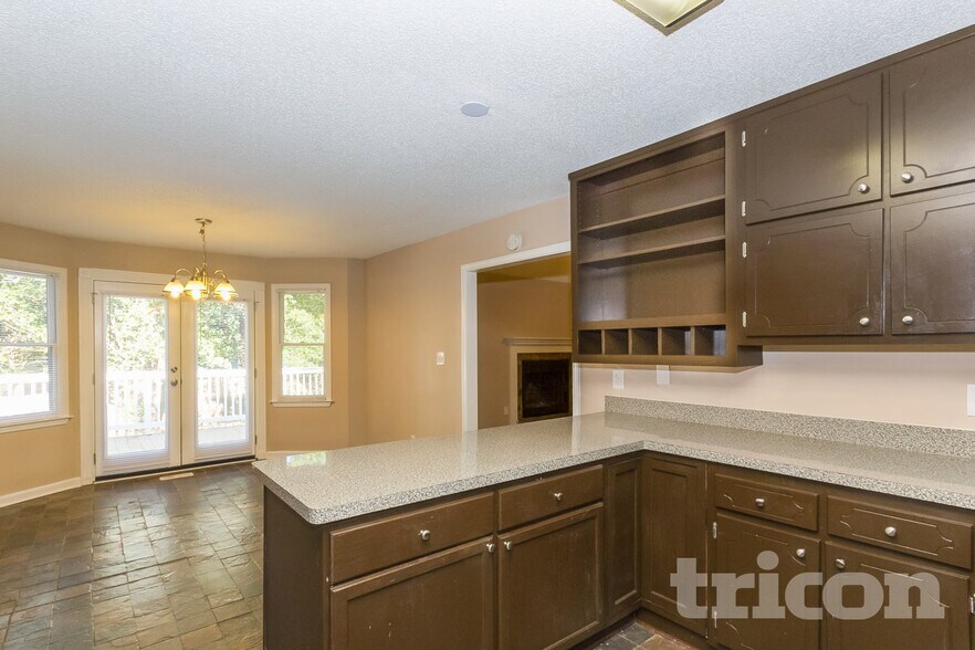 Building Photo - 2965 Windcrest Dr