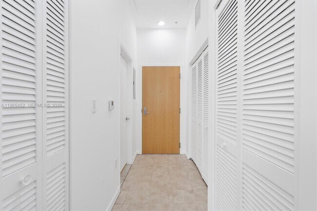 Building Photo - 253 NE 2nd St