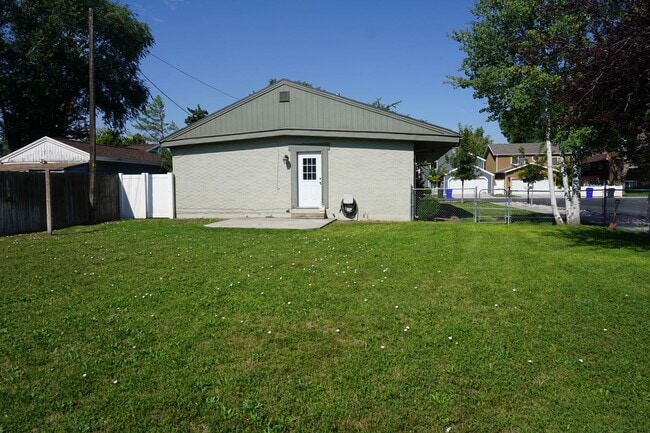 Building Photo - 408-410 E. Granite Ave.