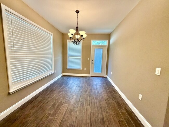 Building Photo - 131 Fetting Ave