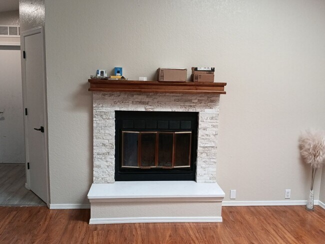 Building Photo - 3 Bedroom, 2 Bathroom Home! Schedule a Showing!