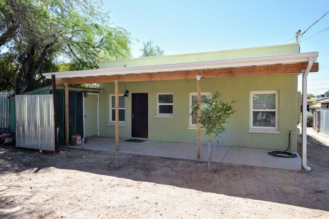 Building Photo - ALL UTILITIES INCLUDED - Updated Historic 1929 1 Bed 1 Bath Attached Bungalow