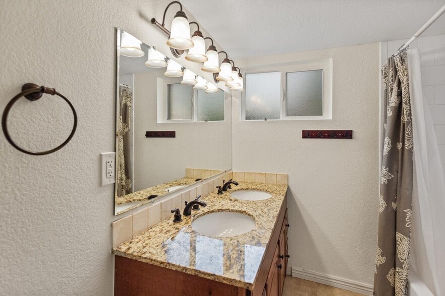 Building Photo - Brick bungalow-style Clayton home near Sch...