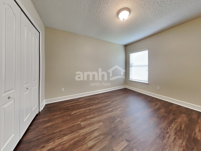 Building Photo - 6651 Chester Park Dr