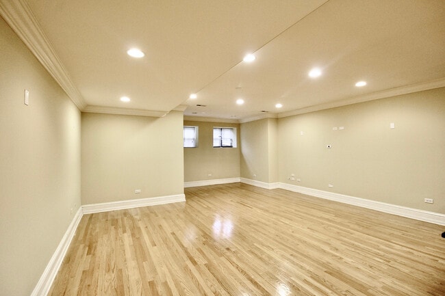 Building Photo - 5528 S Indiana Ave