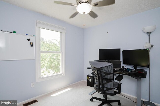 Building Photo - 3760 Bonnybridge Pl