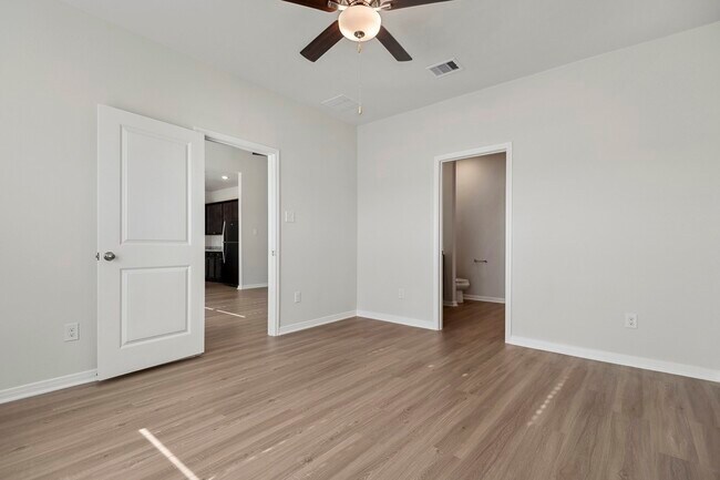 Building Photo - 417 Mustang Trot Dr