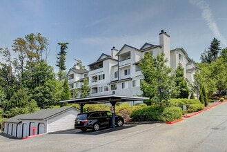 Building Photo - Castle Creek