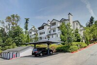 Building Photo - Castle Creek