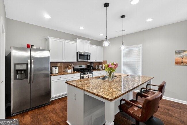 Building Photo - 112 Silver Trce