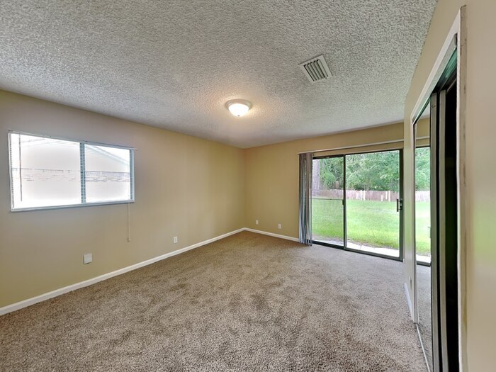 Building Photo - 1685 Farm Way