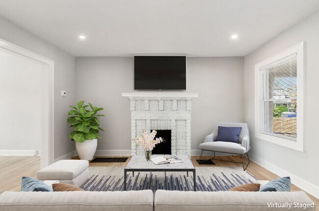 Building Photo - 2 Bedroom - Beautifully renovated, modern townhome close to downtown Columbus!