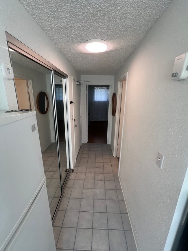 Building Photo - 1 bedroom in Waikiki!