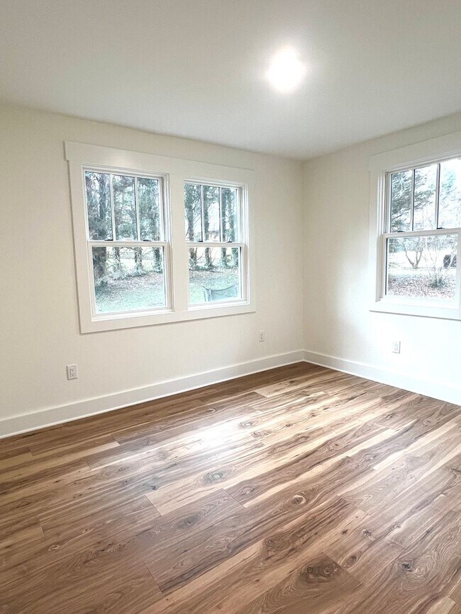 Building Photo - 10 Phifer St