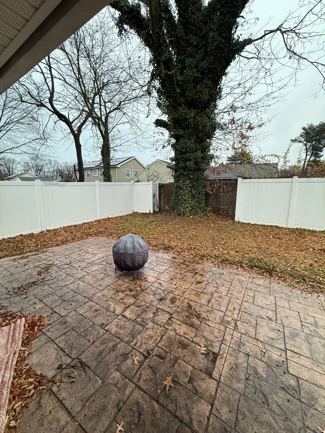 Building Photo - 25 Pembrook Ln