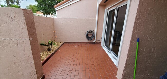 Building Photo - 6518 SW 129th Ave