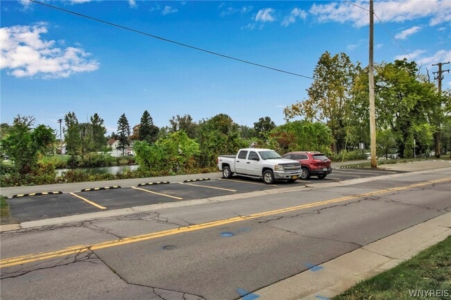 Building Photo - 126 E Niagara St