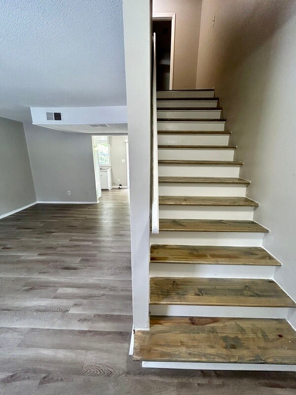 Building Photo - 1464 Sherwood Dr