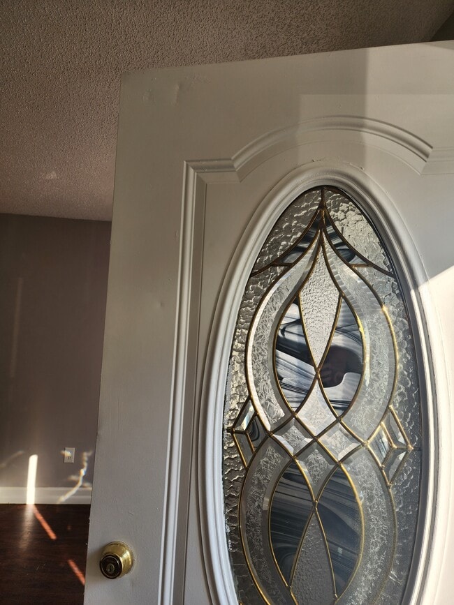 Primary Photo - 8619 Republic Ave