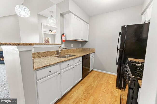 Building Photo - 8921 Town Center Cir