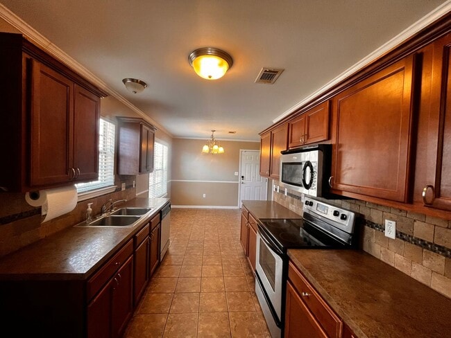 Building Photo - 3/2 in Sherwood