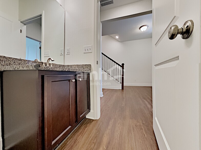 Building Photo - 481 Sandstone Dr