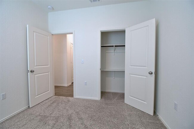 Building Photo - 2233 Forgetmenot Ln