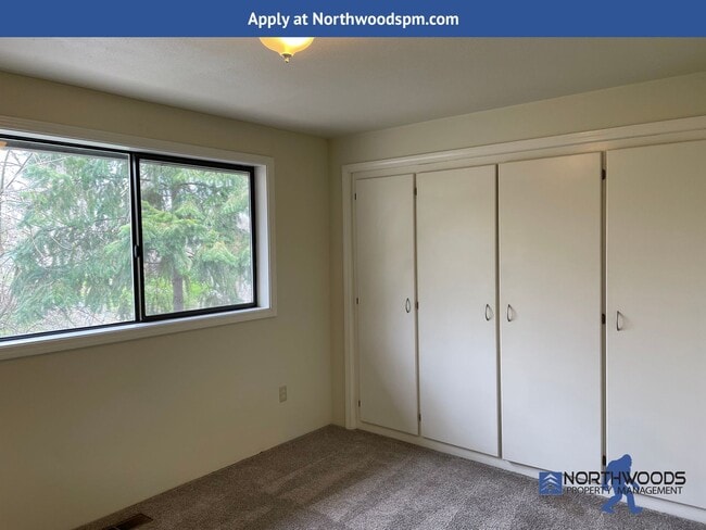 Building Photo - Beautiful Butte Creek View-3 Bedroom 2 Bat...
