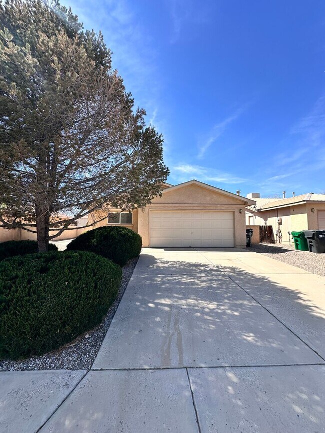 Building Photo - Move in Special 1/2 off 1st month rent! 3 Bedroom 2 Bath 2 Car Garage w/ Fenced in Yard