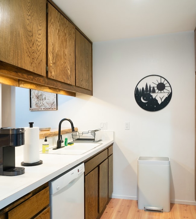 Building Photo - Horizon IV – Fully Furnished 1 Bedroom + Loft Condo | Flexible Lease Terms | Mammoth Lakes