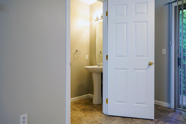 Powder Room - 13 Silver Creek Dr