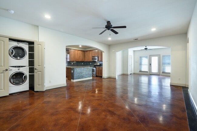 Building Photo - * MOVE IN SUMMER 07/11/2027 * 5 Bed 3 Bath...