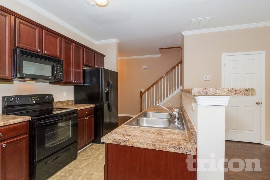 Building Photo - 3364 Estes Dr