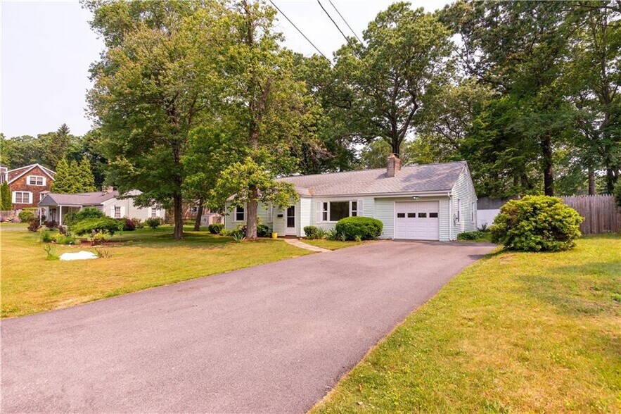 Building Photo - 135 S Pierce Rd