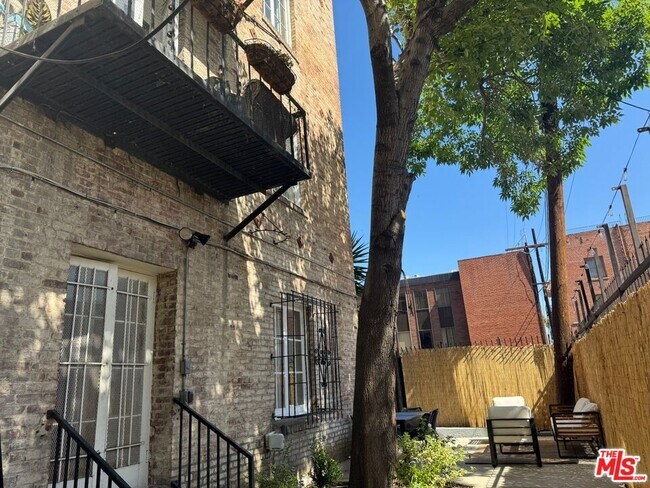 Building Photo - 620 S Ardmore Ave