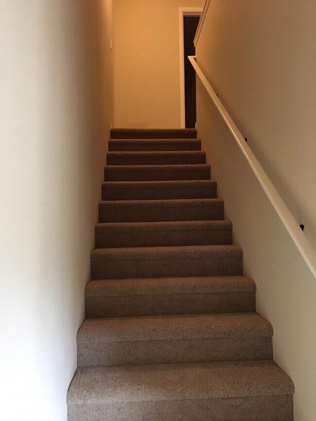 Building Photo - 197 Cloverdale Rd