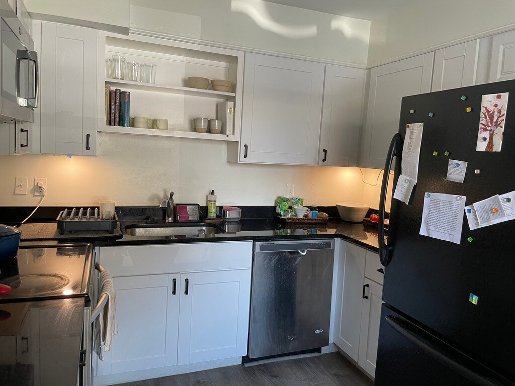 Building Photo - 7036 Strathmore St