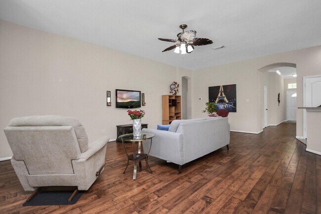 Building Photo - 3311 Raintree Village Dr