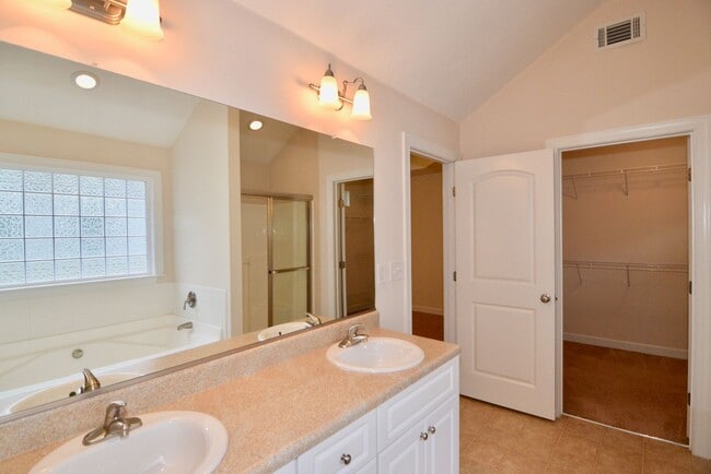 Building Photo - 659 Ventana Dr