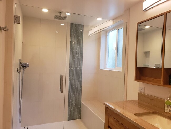 Building Photo - Hatton Fields Retreat with Guest Suite and...