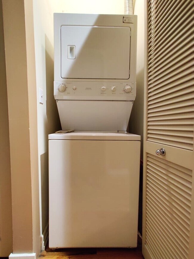 Building Photo - 170 W Polk St