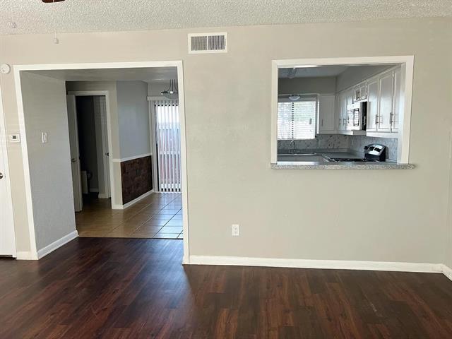 Building Photo - 514 E Belt Line Rd