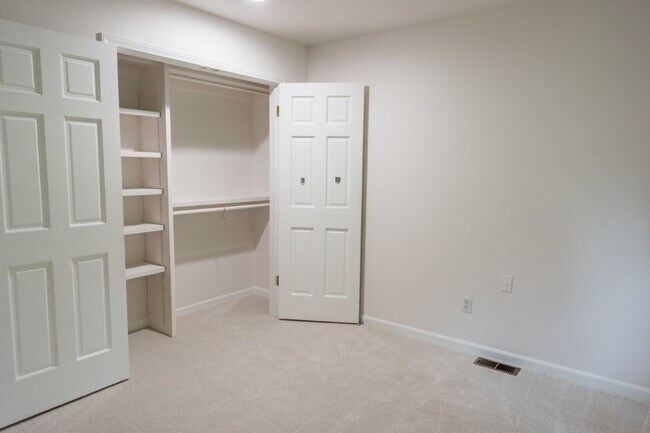 Building Photo - 4bd/3.75ba