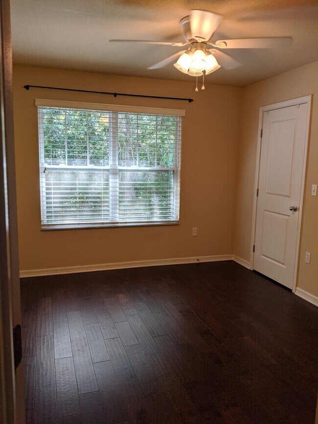 Building Photo - 4605 SW 48th Dr