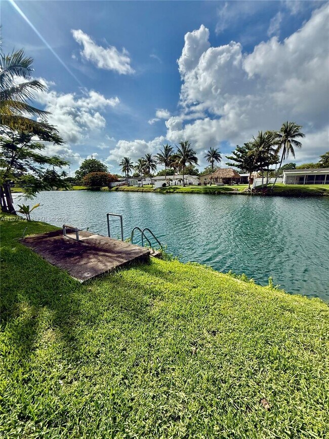 Building Photo - 9740 Sterling Dr