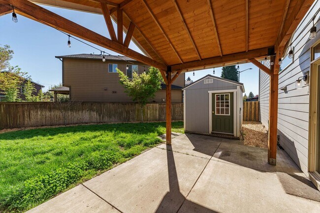 Building Photo - Cul-de-Sac Living at Its Best – Updated 3BR with Garage & A/C!