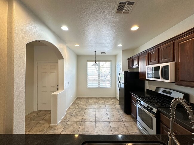 Building Photo - MESA MTNS EDGE POD 212& VALLA